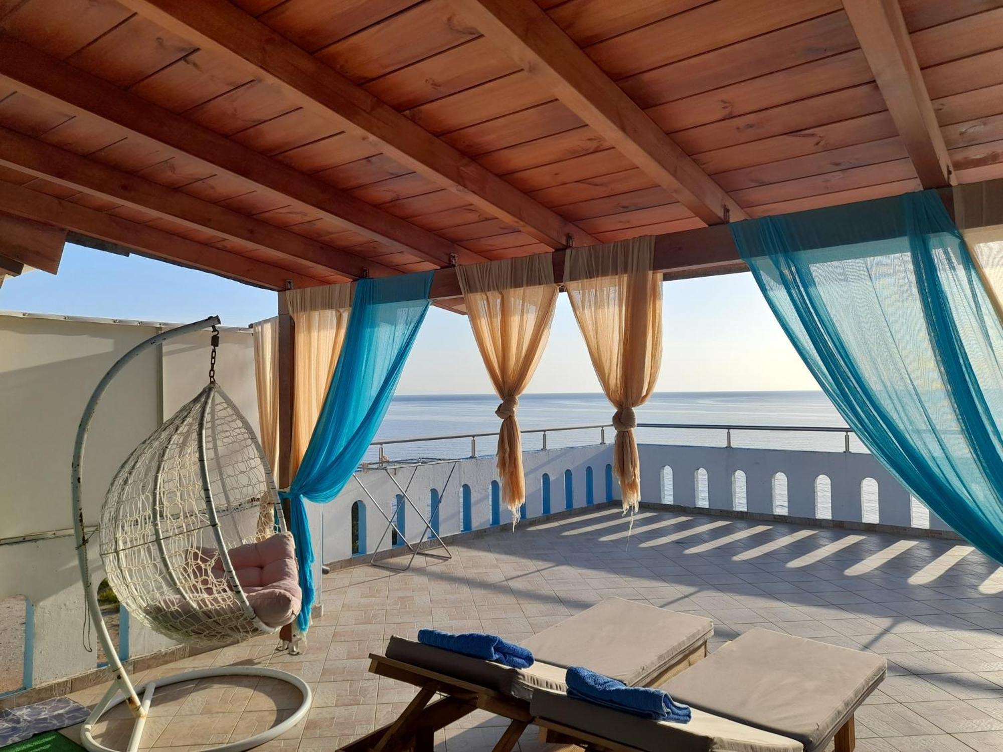 Delfini Aparthotel Akhladheri Bagian luar foto