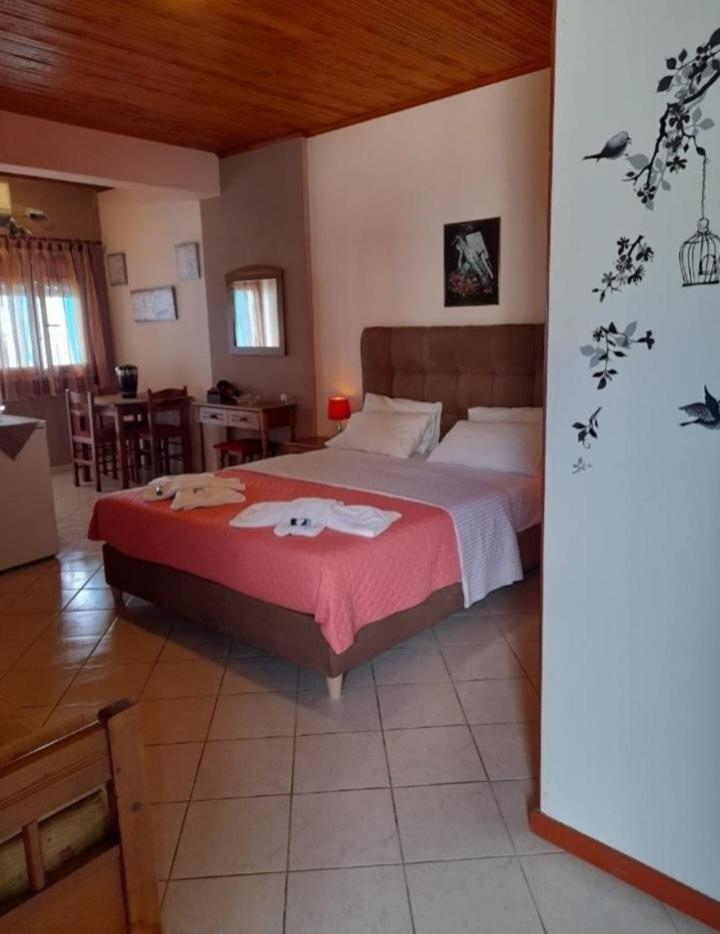 Delfini Aparthotel Akhladheri Bagian luar foto