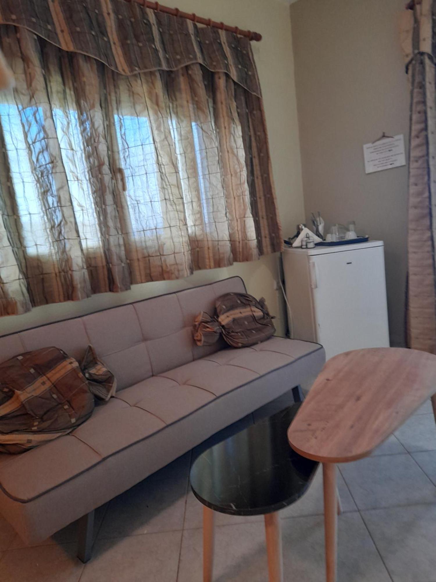 Delfini Aparthotel Akhladheri Bagian luar foto