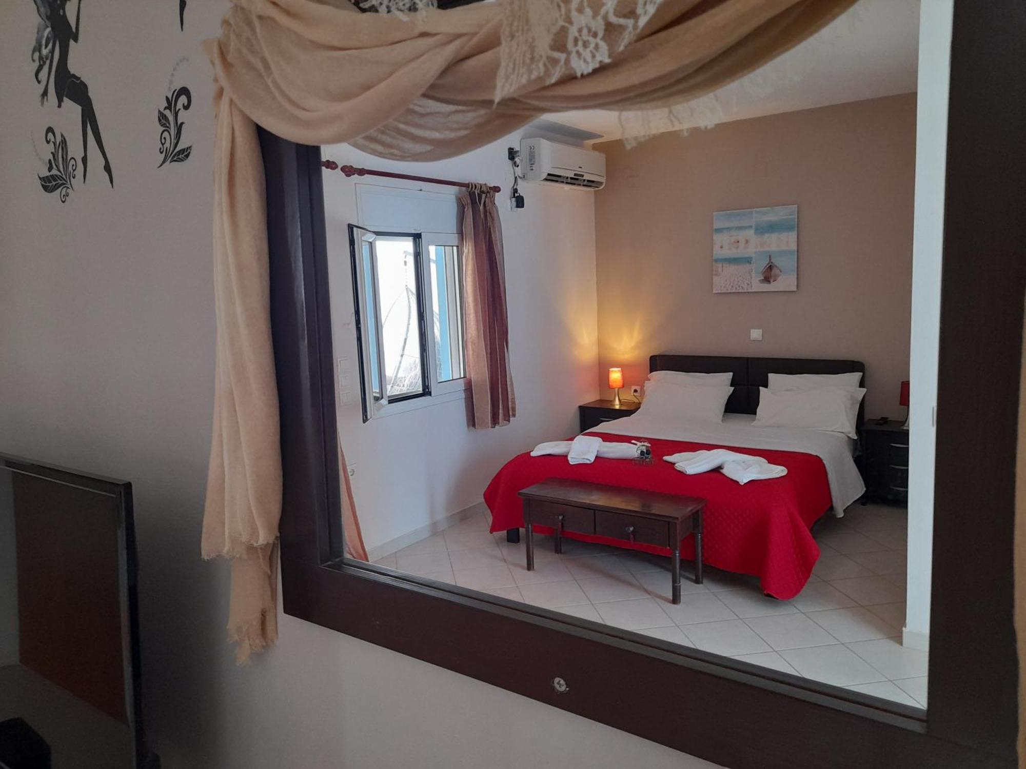 Delfini Aparthotel Akhladheri Bagian luar foto