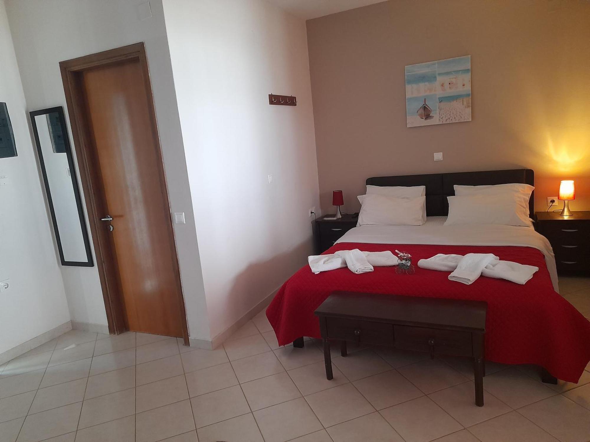 Delfini Aparthotel Akhladheri Bagian luar foto