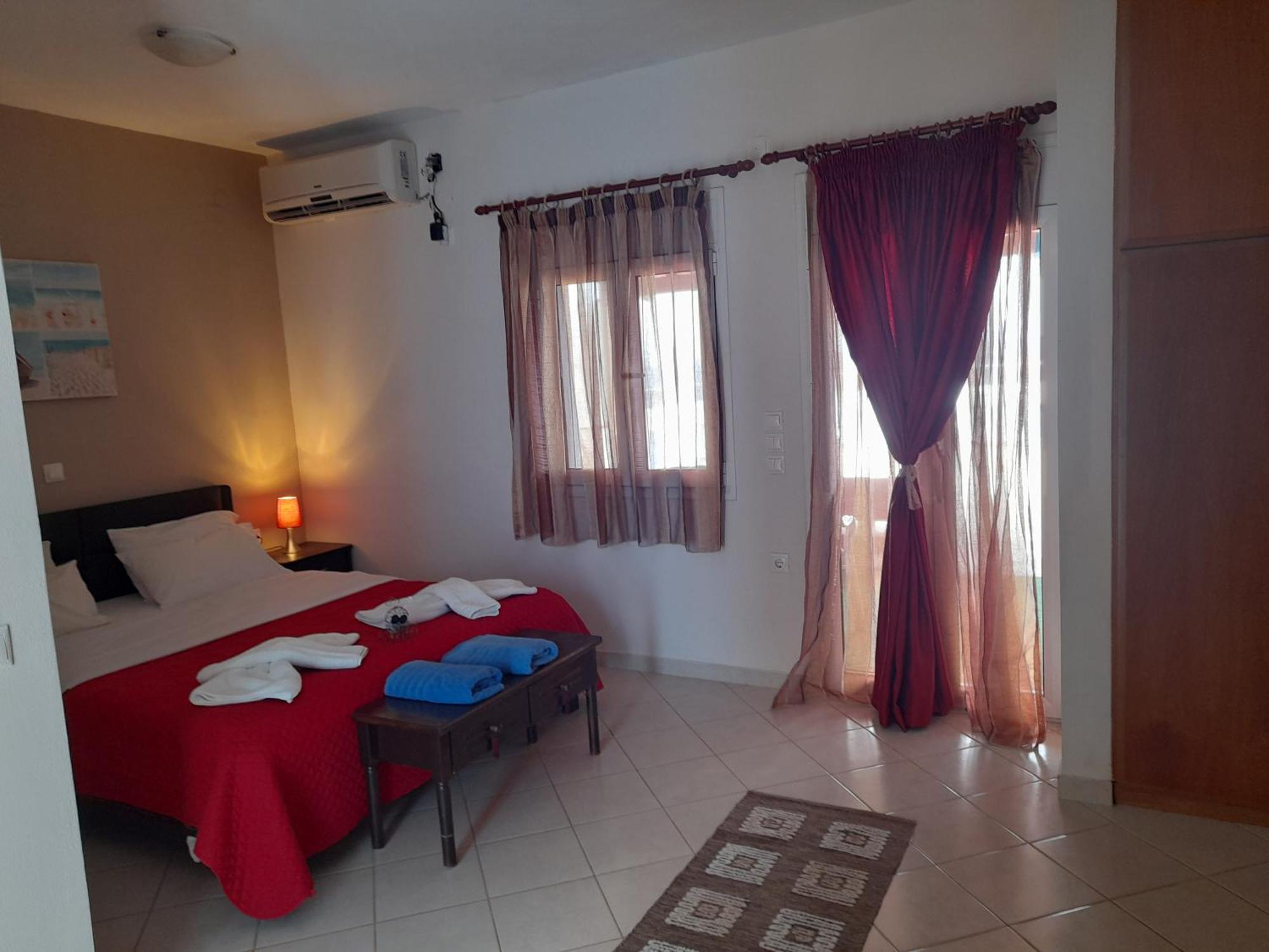 Delfini Aparthotel Akhladheri Bagian luar foto