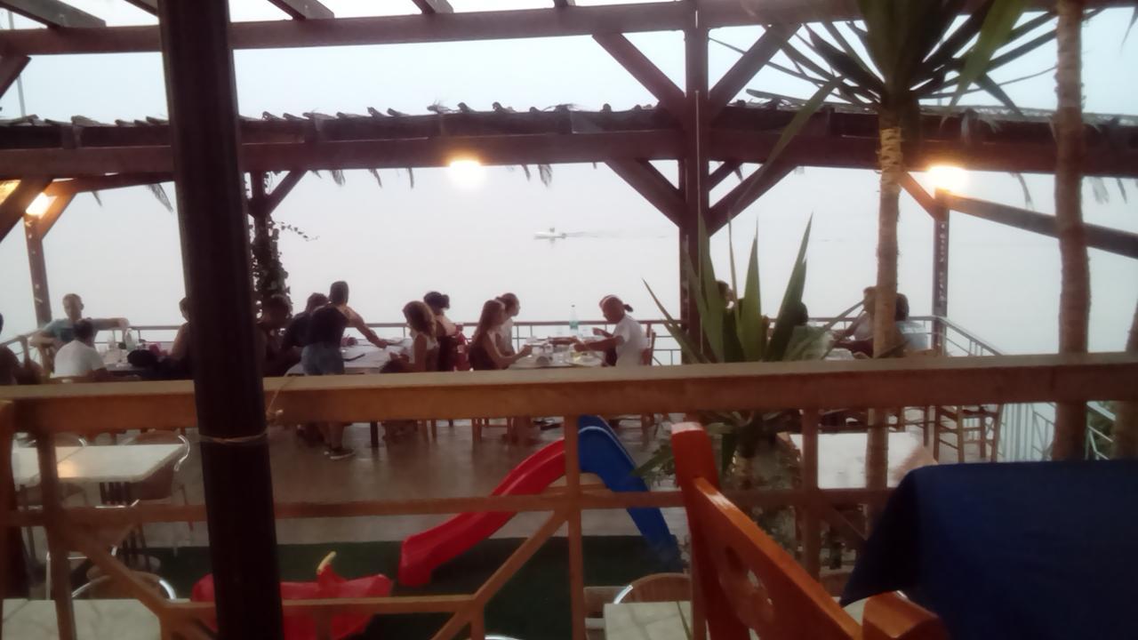 Delfini Aparthotel Akhladheri Bagian luar foto