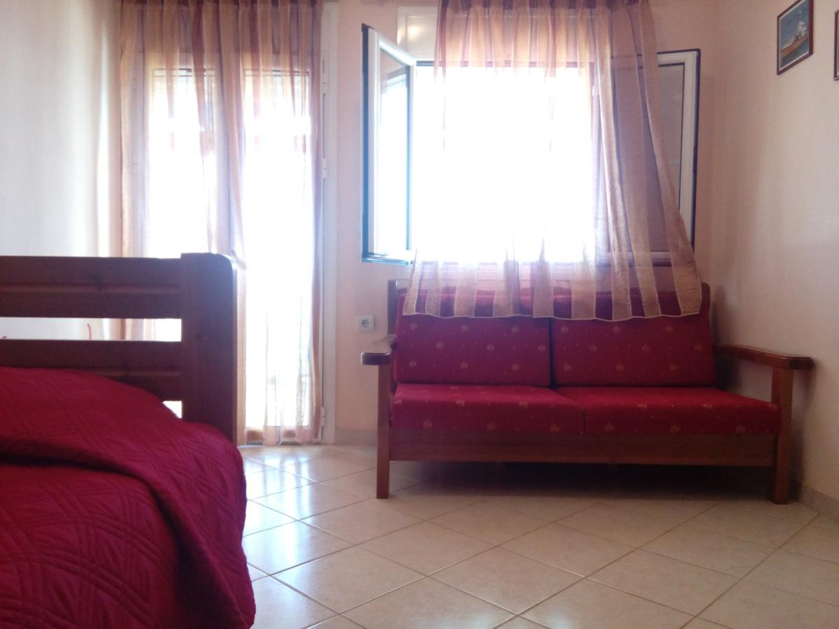 Delfini Aparthotel Akhladheri Bagian luar foto